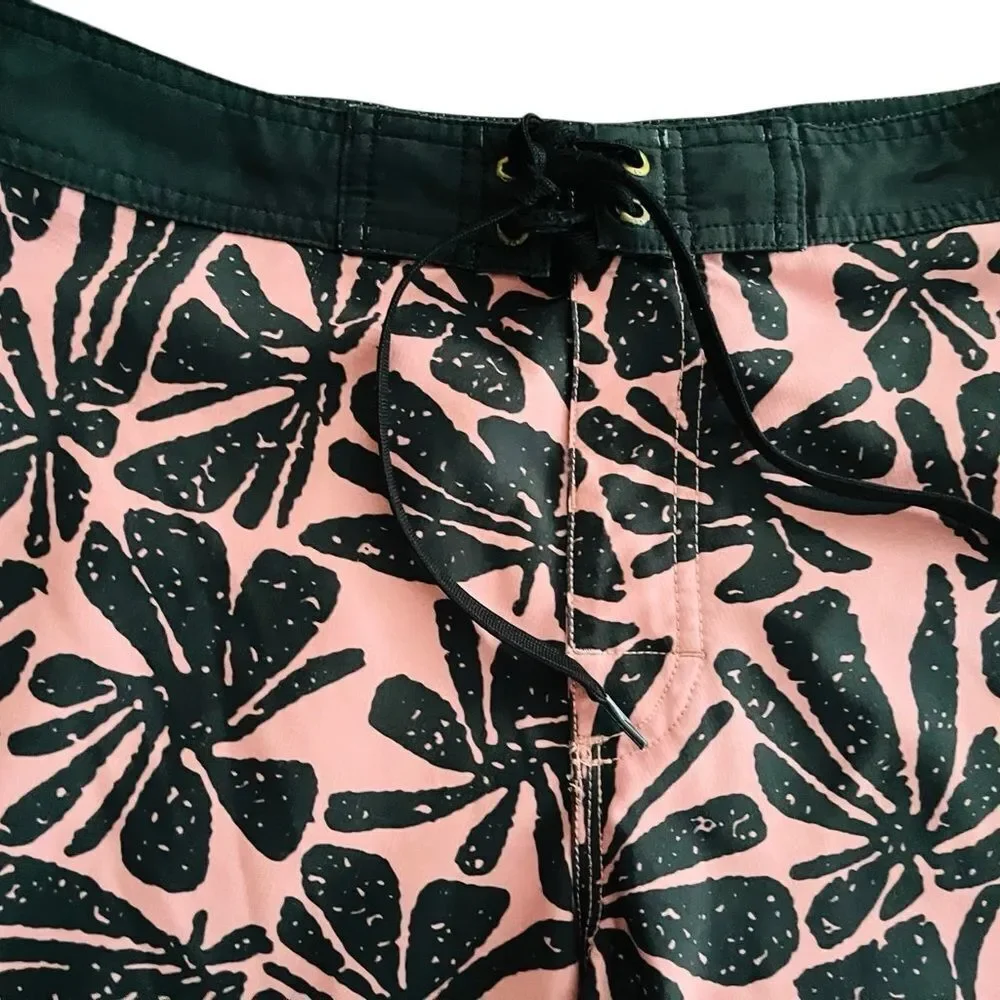 RVCA Men's Va Trunk pink/black size 31.